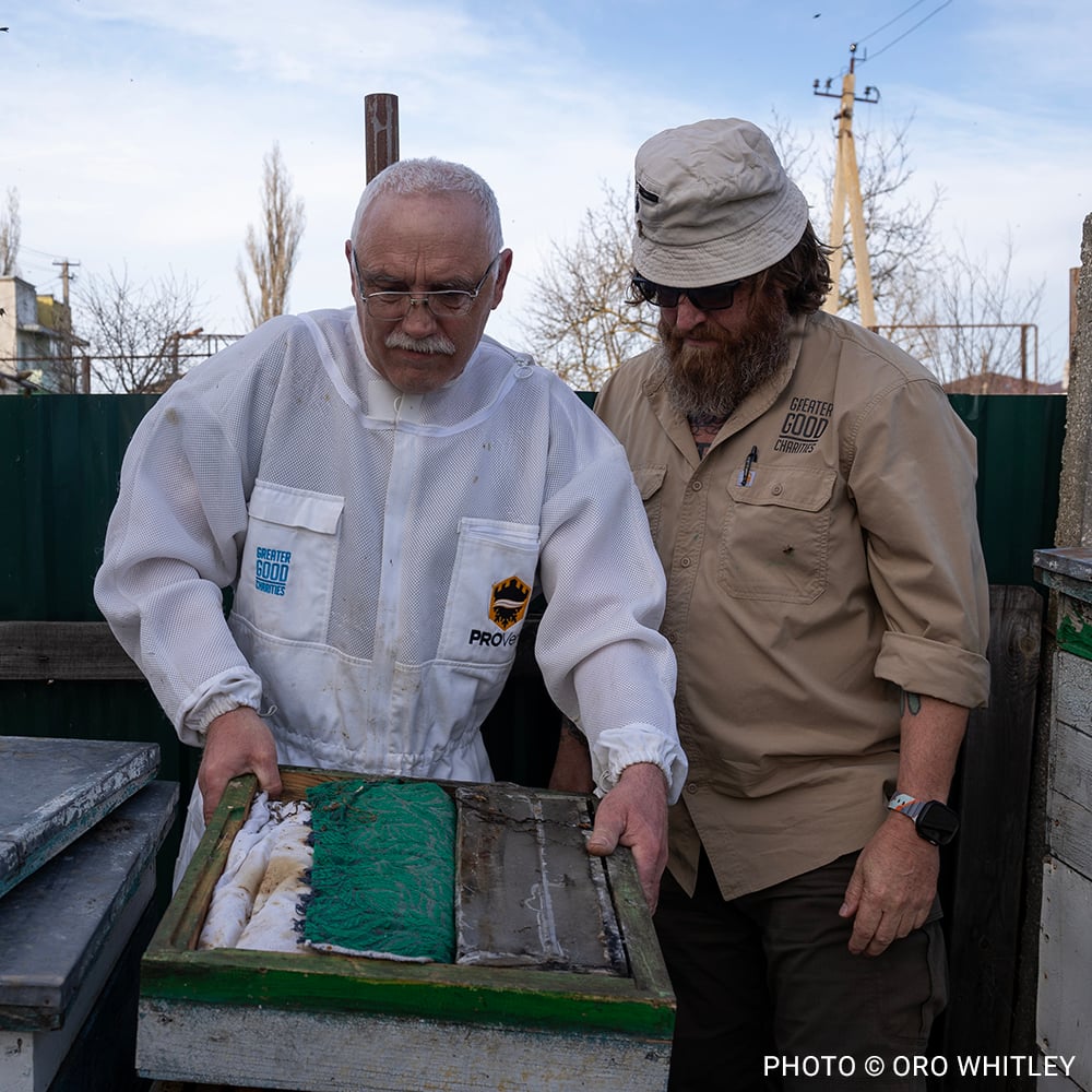 VS-Photograph_20240330_DRI_Ukraine_Beekeepers_SergeyAleynik_015_©OroWhitley_GGC copy
